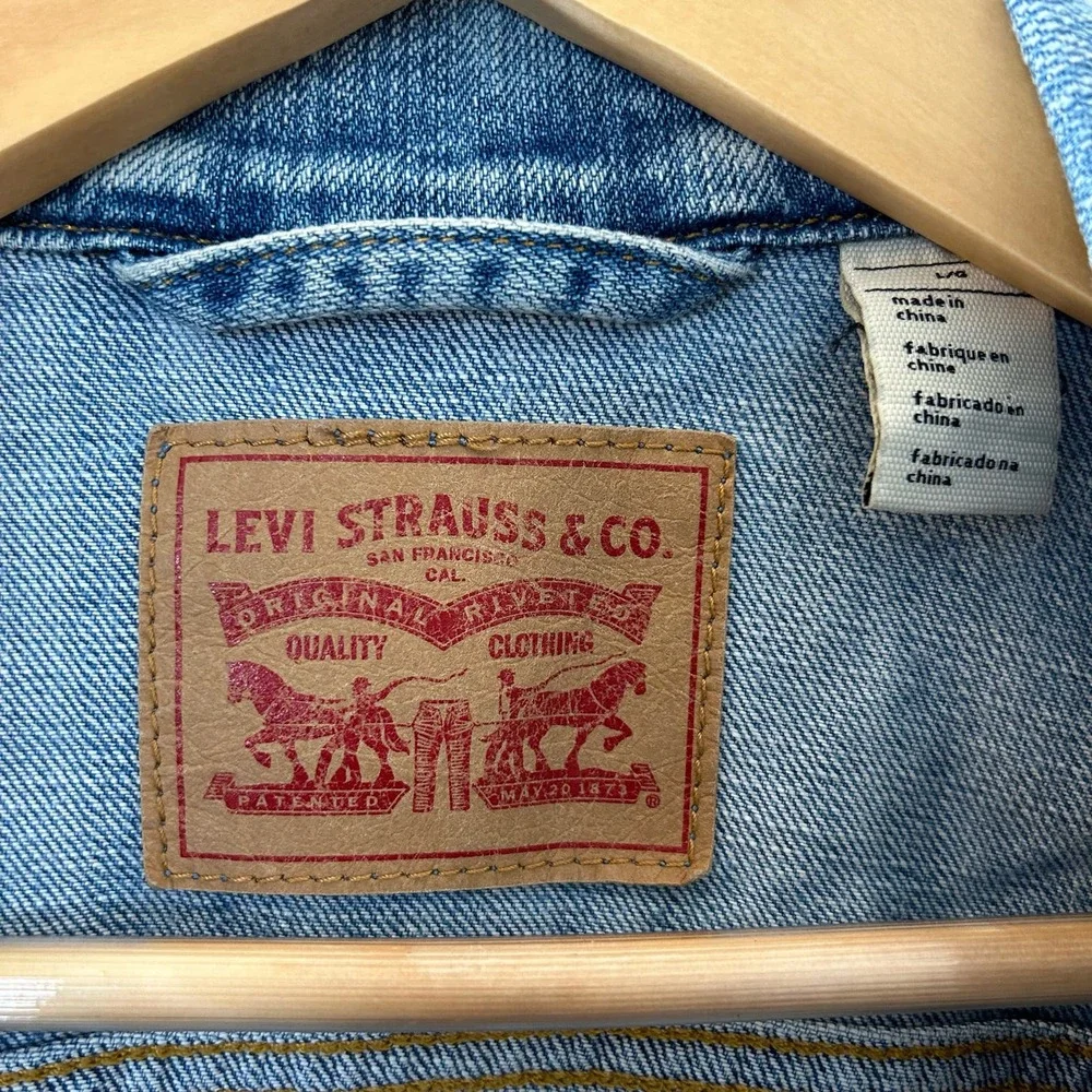 Levi’s Blue Denim Button Trucker Jacket | Size Large - Picture 3 of 10